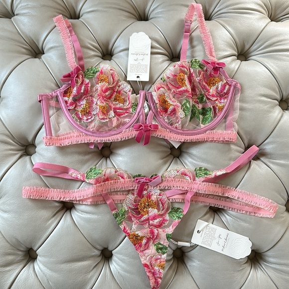 🍋NWT For Love & Lemons Needle Point Roses Bra & Thong Panty Set Size M🍋 - Picture 9 of 15